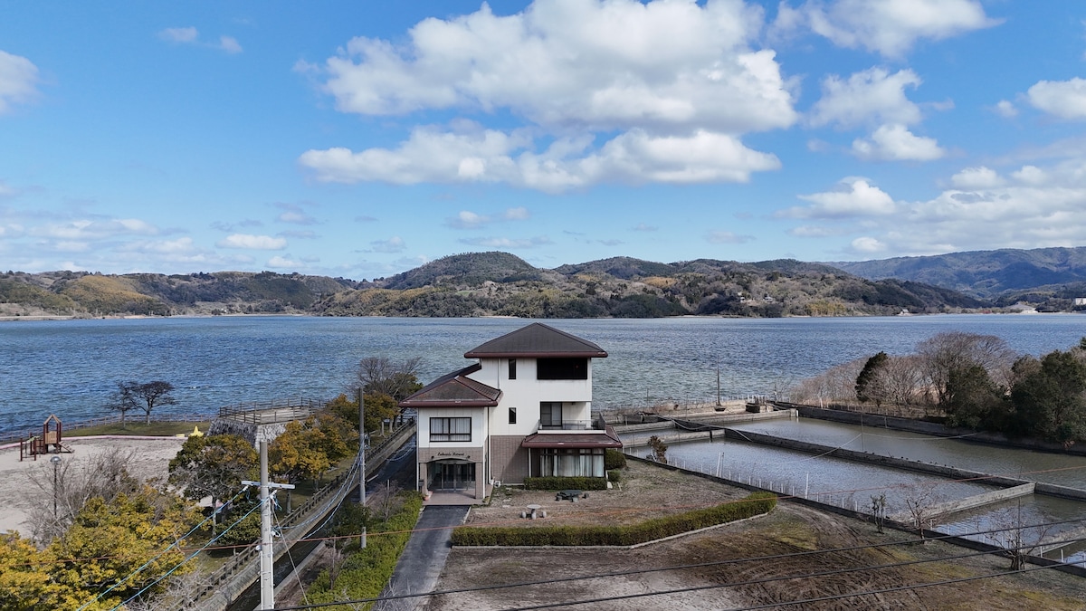 Lakeside Retreat